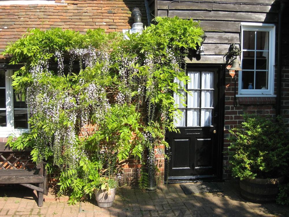 Stream House Luxury Bed & Breakfast