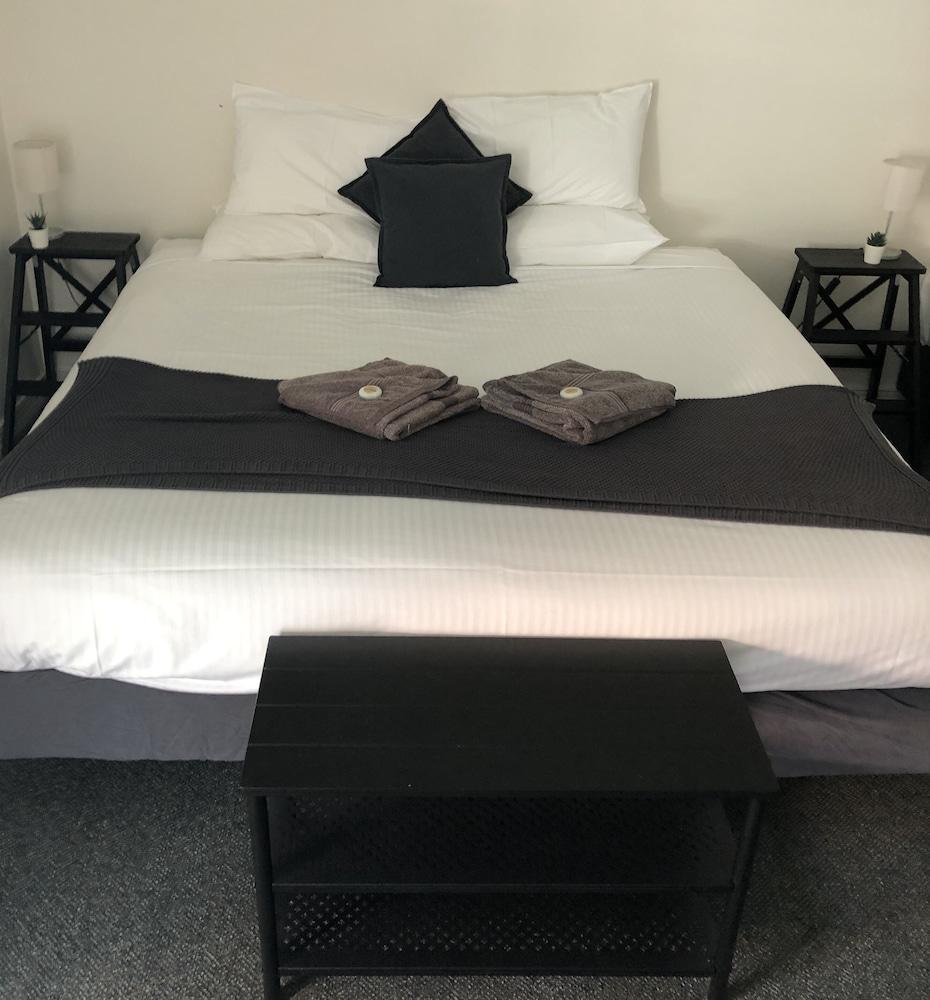 Woolpack Hotel