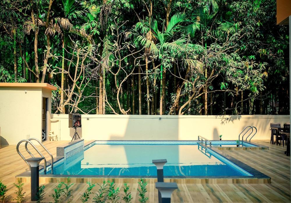 Royal Paradise Hotel