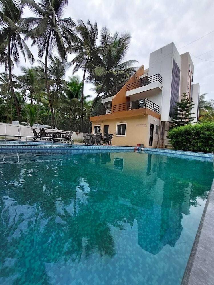 Royal Paradise Hotel