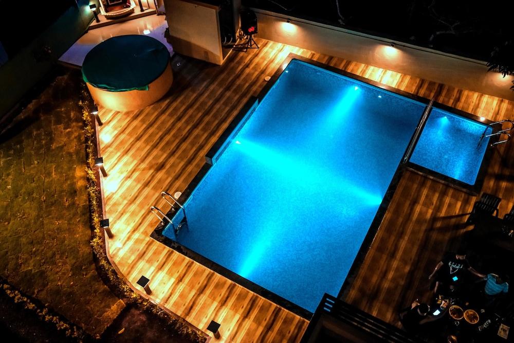 Royal Paradise Hotel