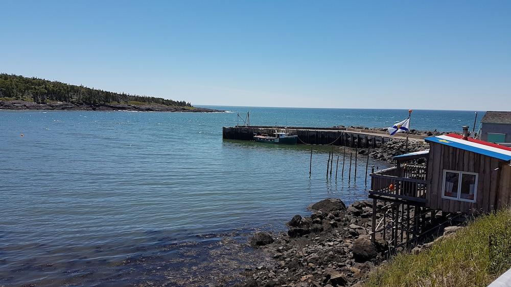 Whale Cove Inn