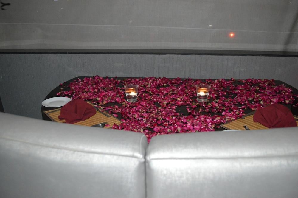 7wonders Hotel Gandhinagar