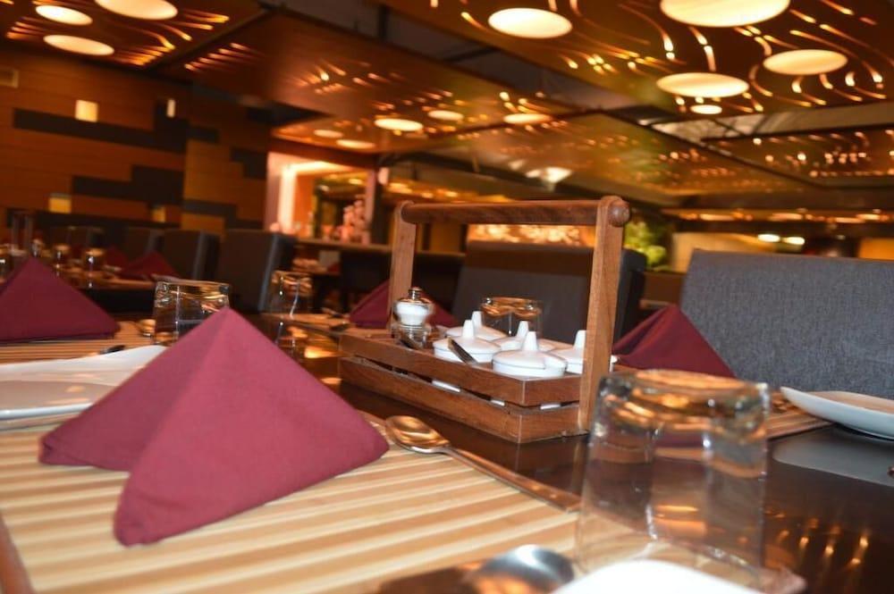 7wonders Hotel Gandhinagar