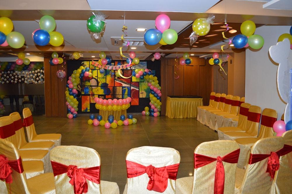 7wonders Hotel Gandhinagar