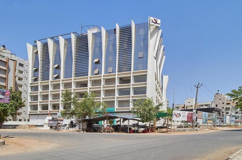 7wonders Hotel Gandhinagar