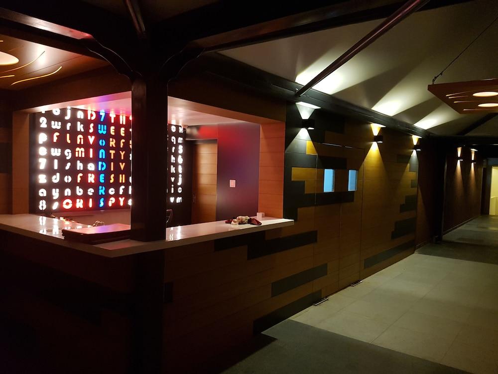 7wonders Hotel Gandhinagar