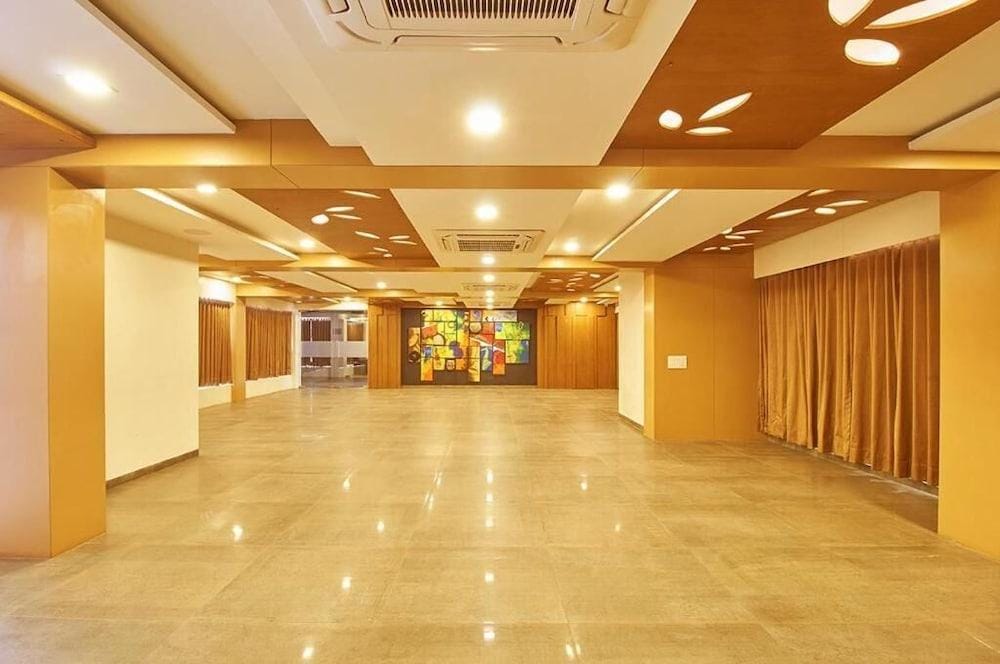 7wonders Hotel Gandhinagar