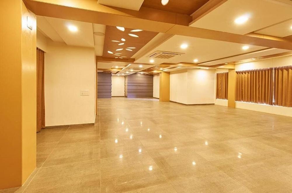 7wonders Hotel Gandhinagar