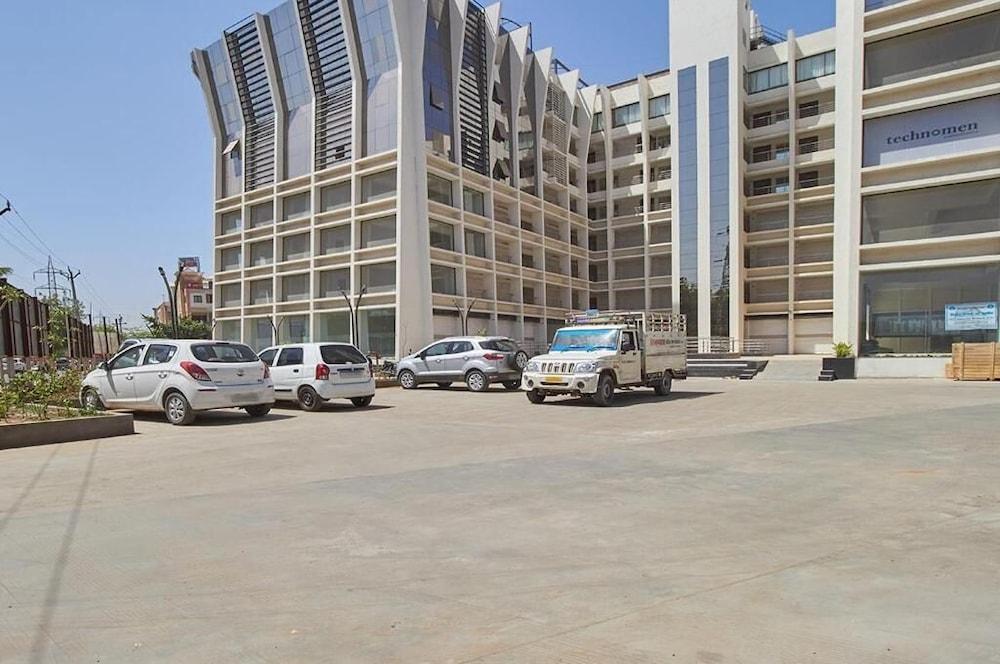 7wonders Hotel Gandhinagar