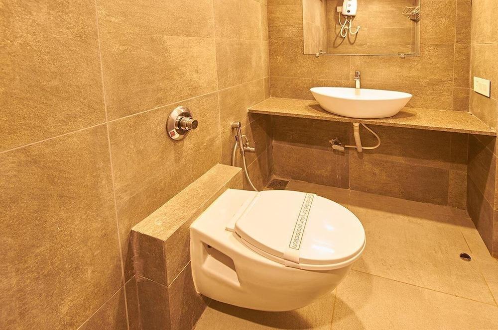 7wonders Hotel Gandhinagar