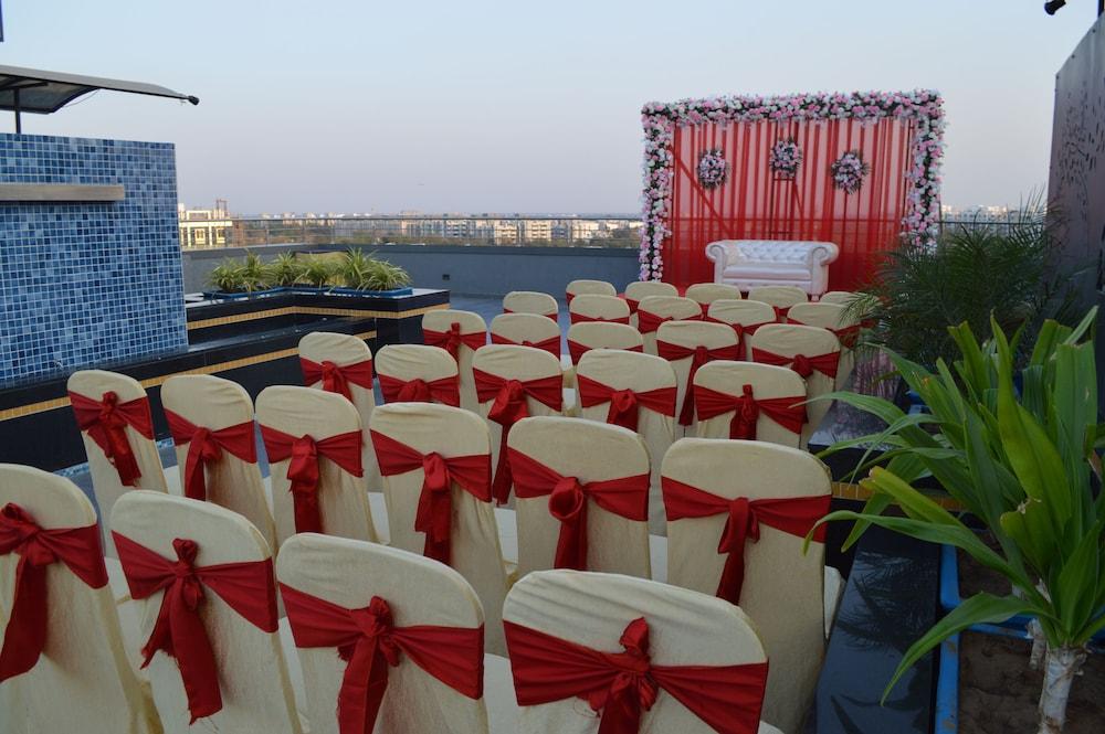 7wonders Hotel Gandhinagar