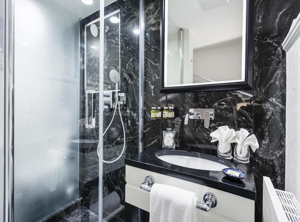 Hotel SixtySix