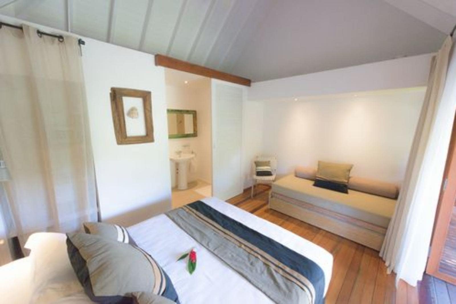 Moorea Beach Lodge