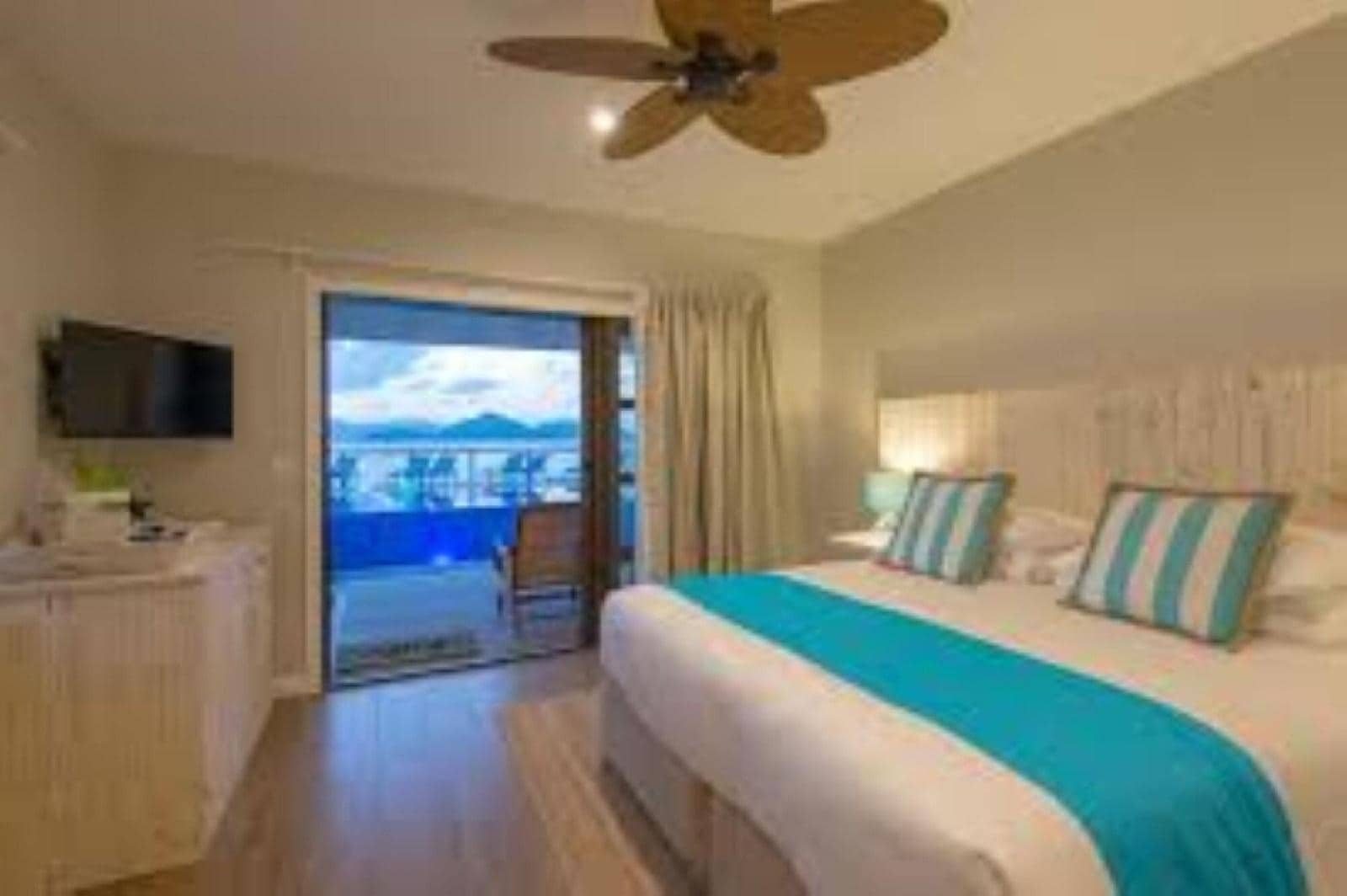 Le Nautique Luxury Waterfront Hotel