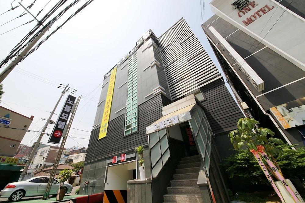 Noble Hotel