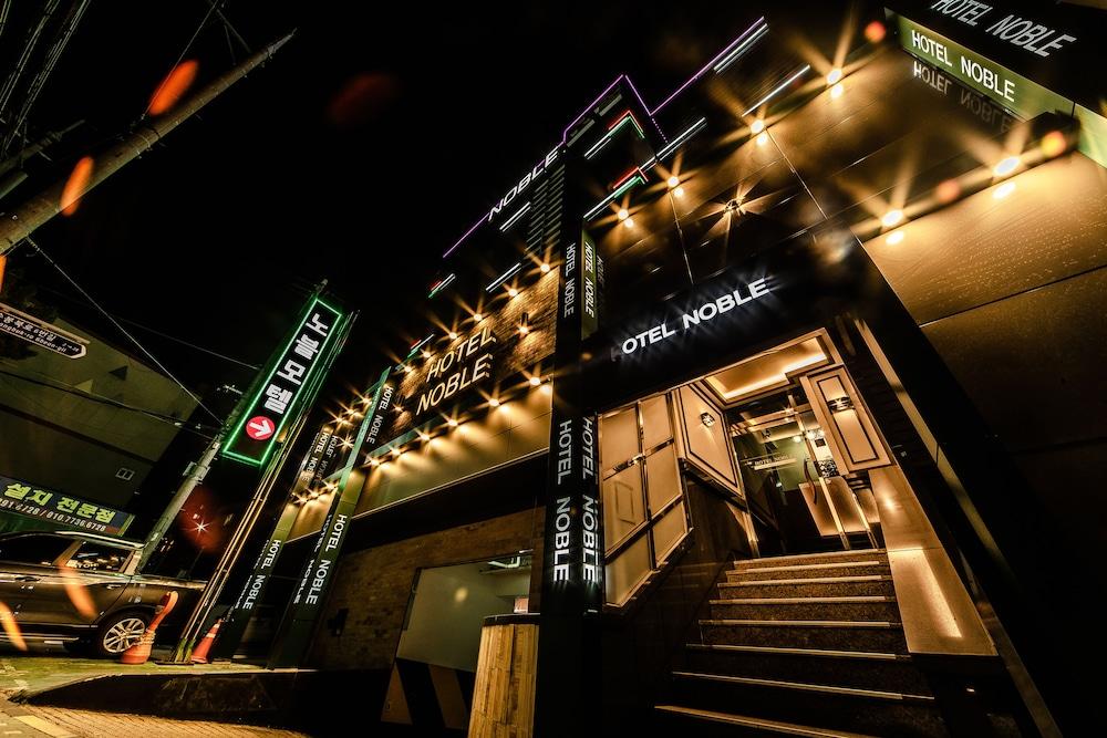 Noble Hotel