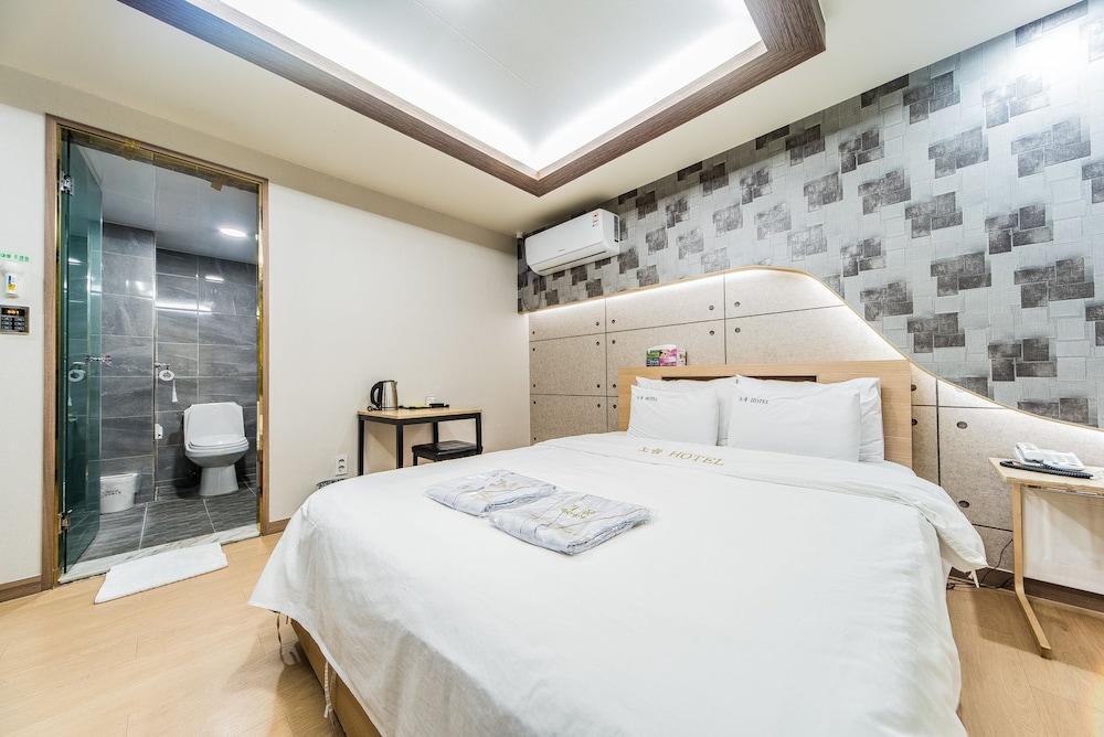Noble Hotel
