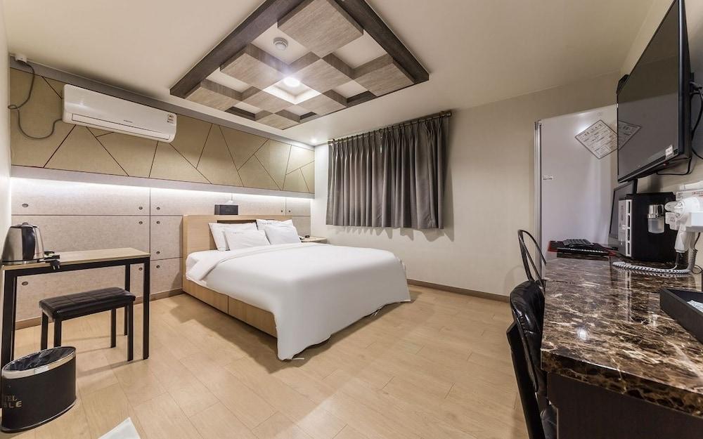 Noble Hotel