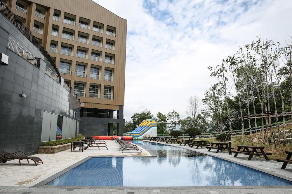 Ramada Hotel & Suites by Wyndham Gangwon Pyeongchang