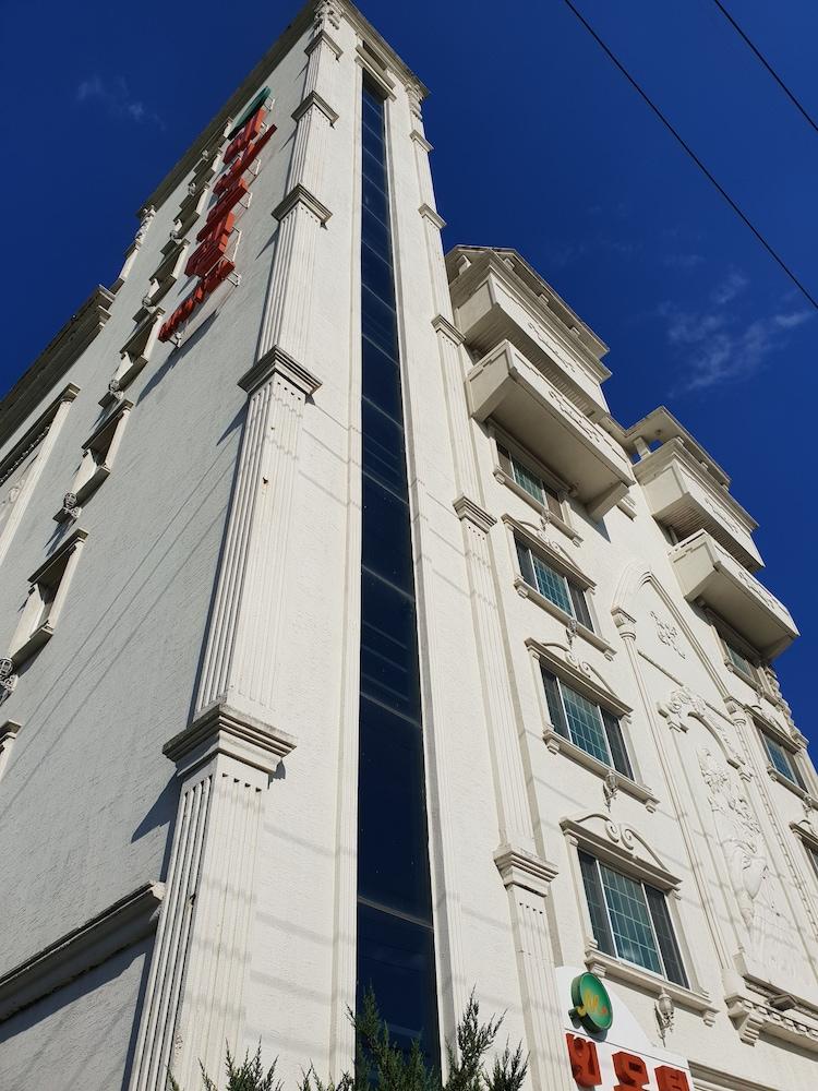 Main Motel