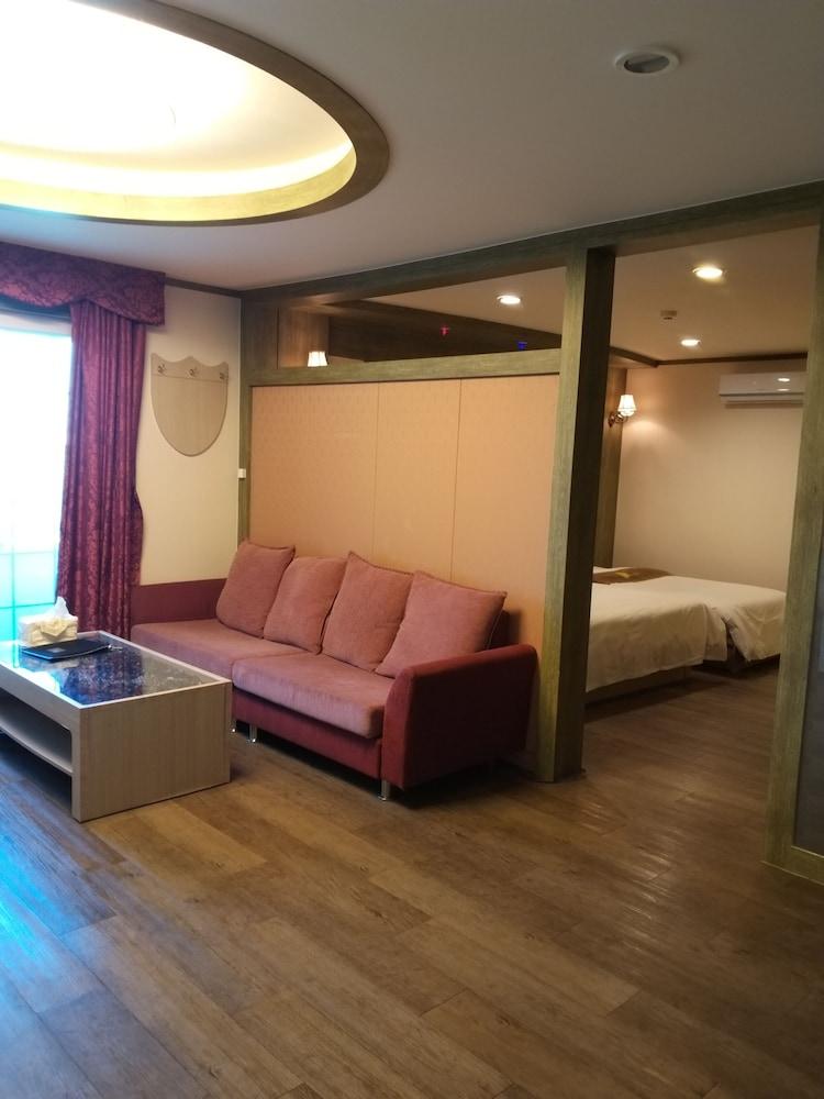 Main Motel
