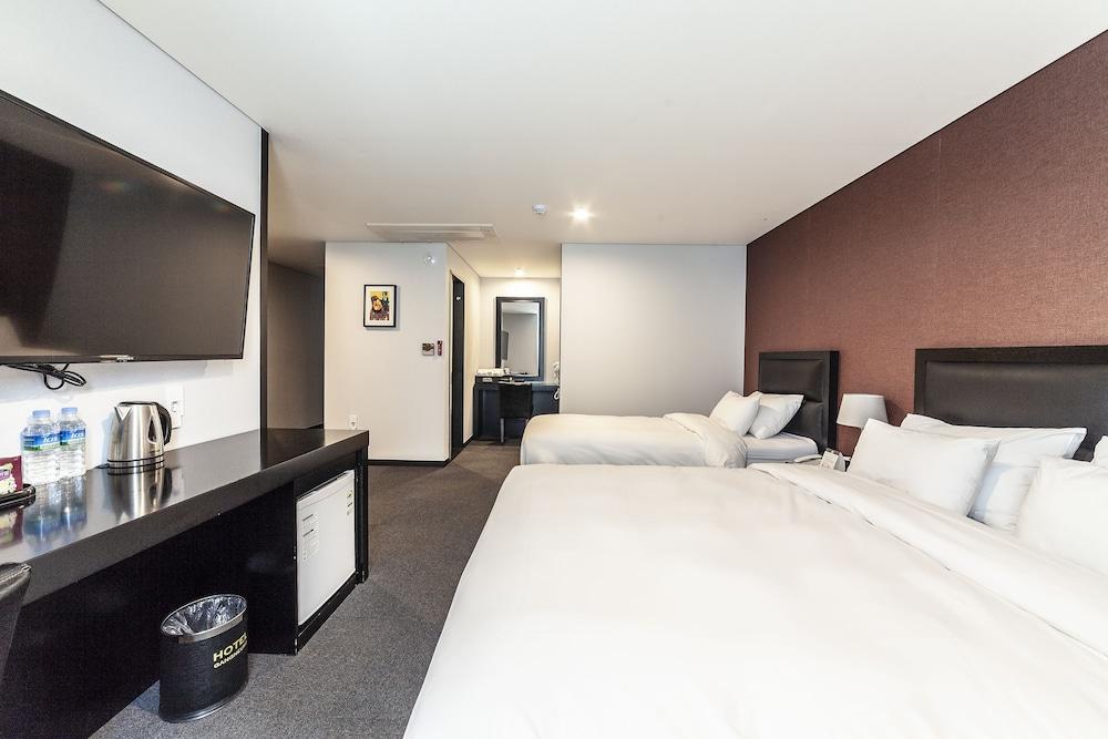 Gangneung Tourist Hotel