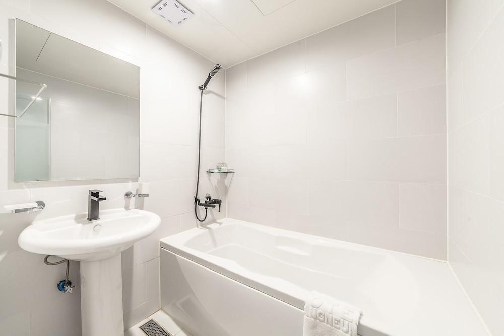 Gangneung Tourist Hotel
