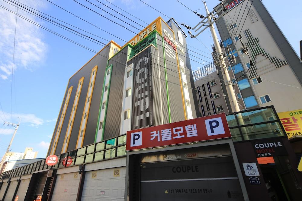 Couple Motel