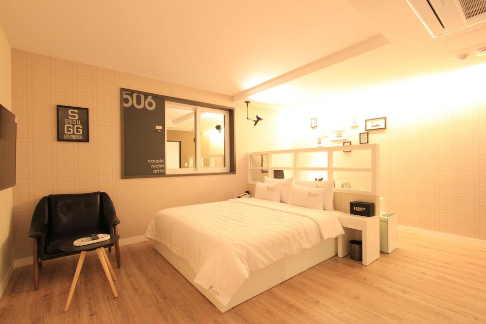 Couple Motel