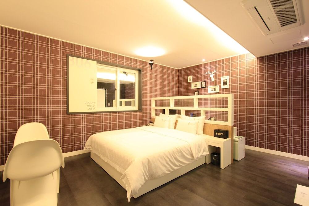 Couple Motel