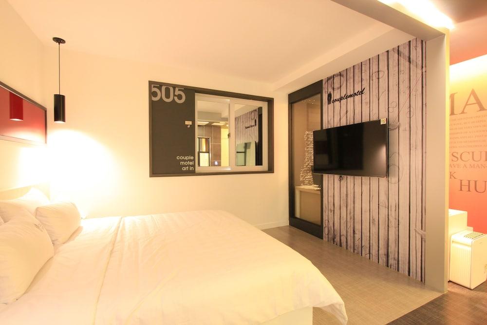 Couple Motel
