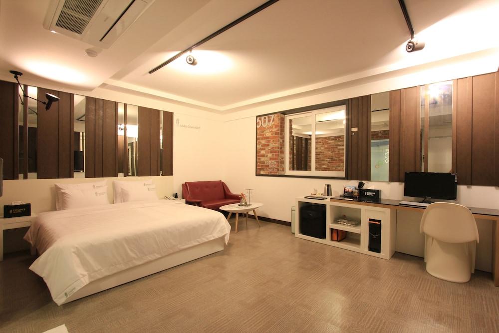Couple Motel