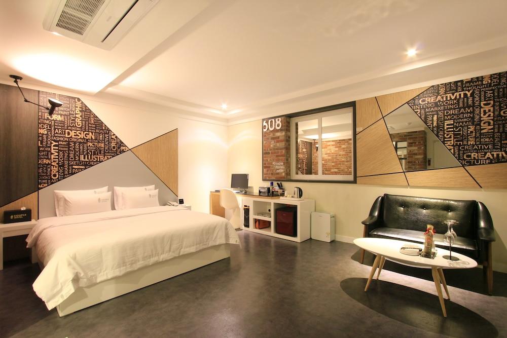 Couple Motel