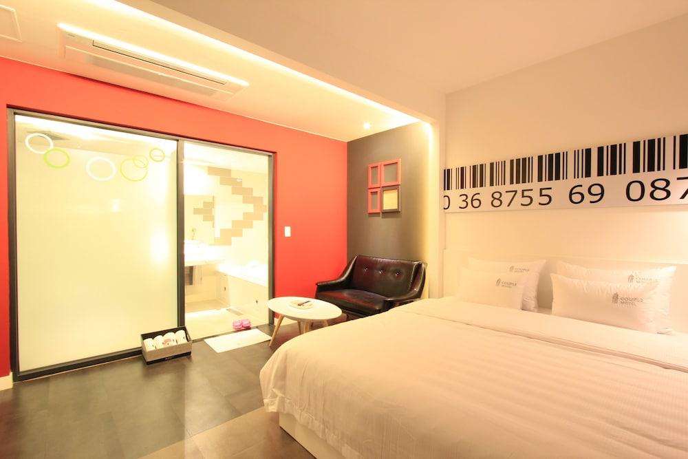 Couple Motel