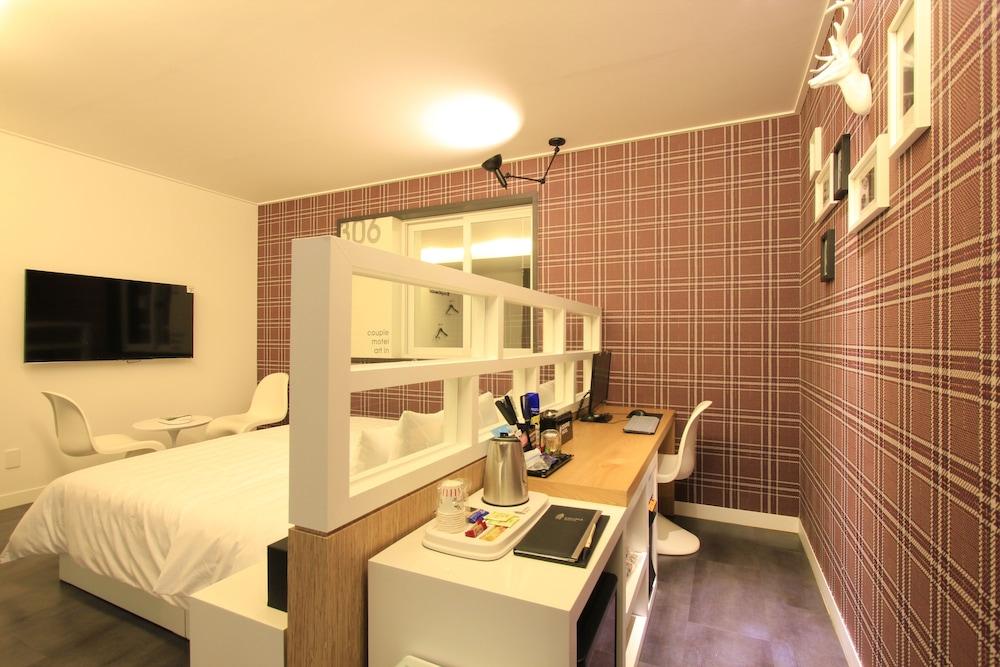 Couple Motel