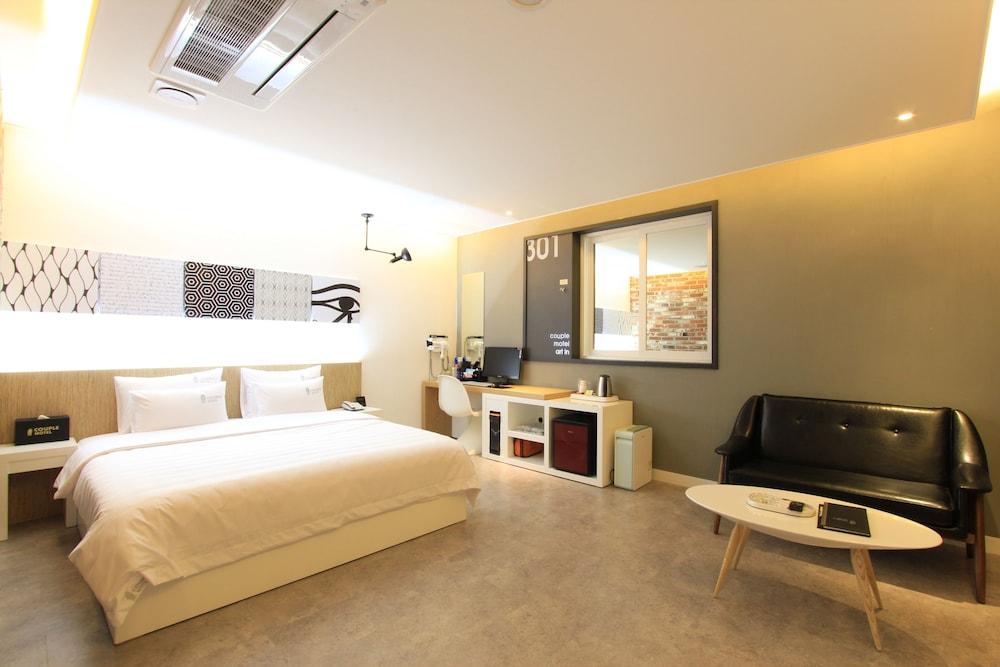 Couple Motel