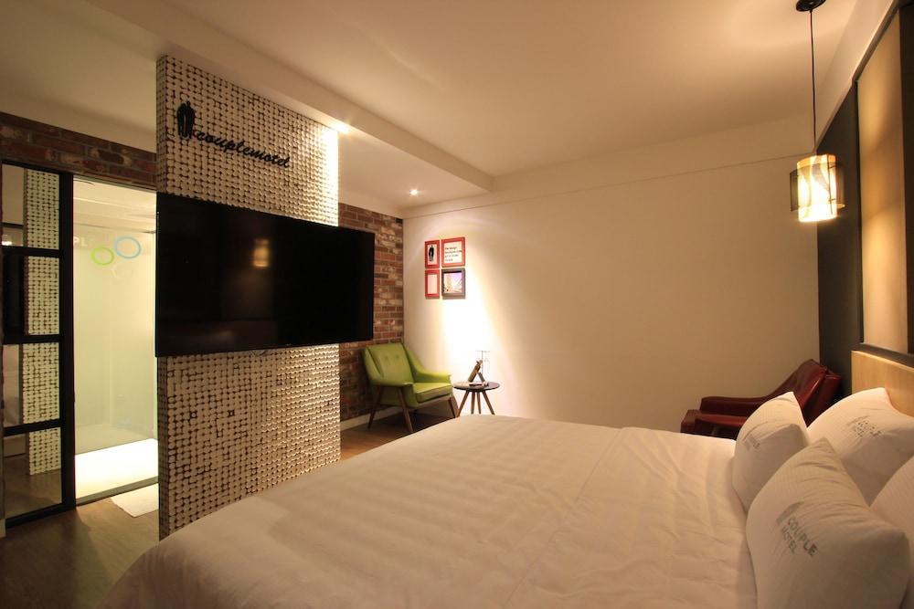 Couple Motel