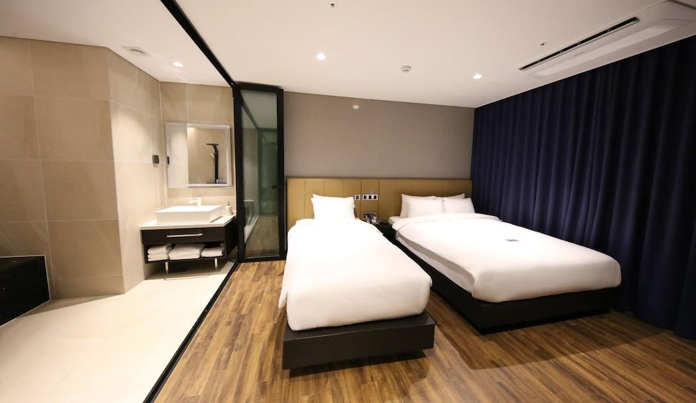 Sea Cruise Hotel