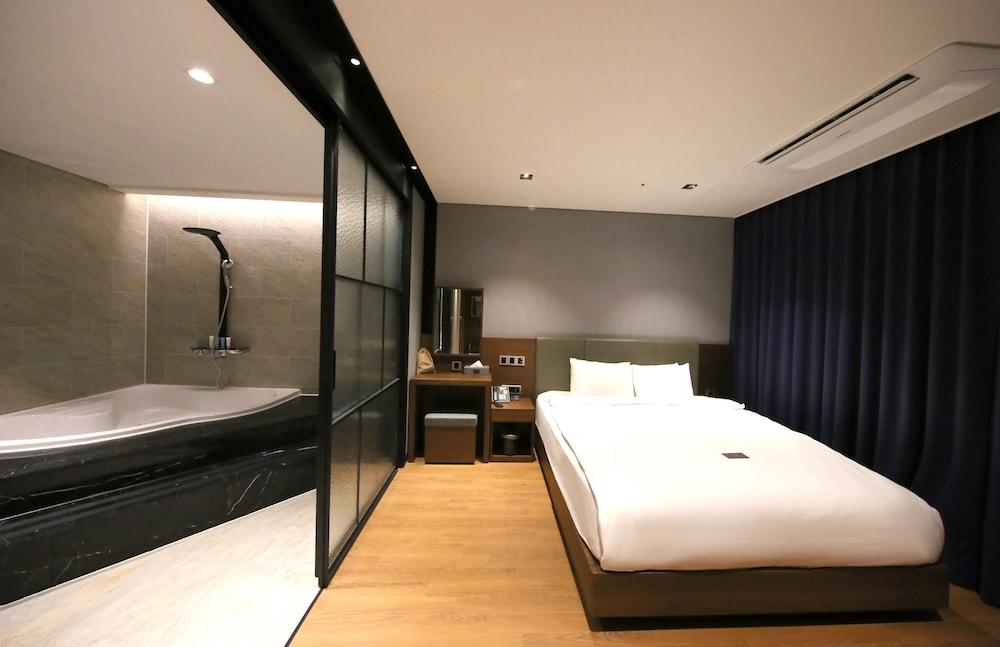 Sea Cruise Hotel