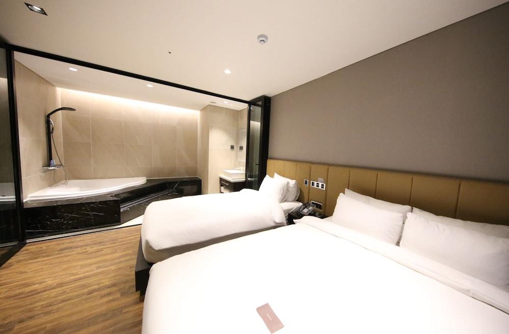 Sea Cruise Hotel