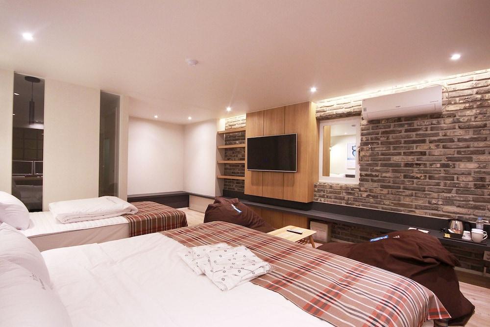 Vins 70 Hotel