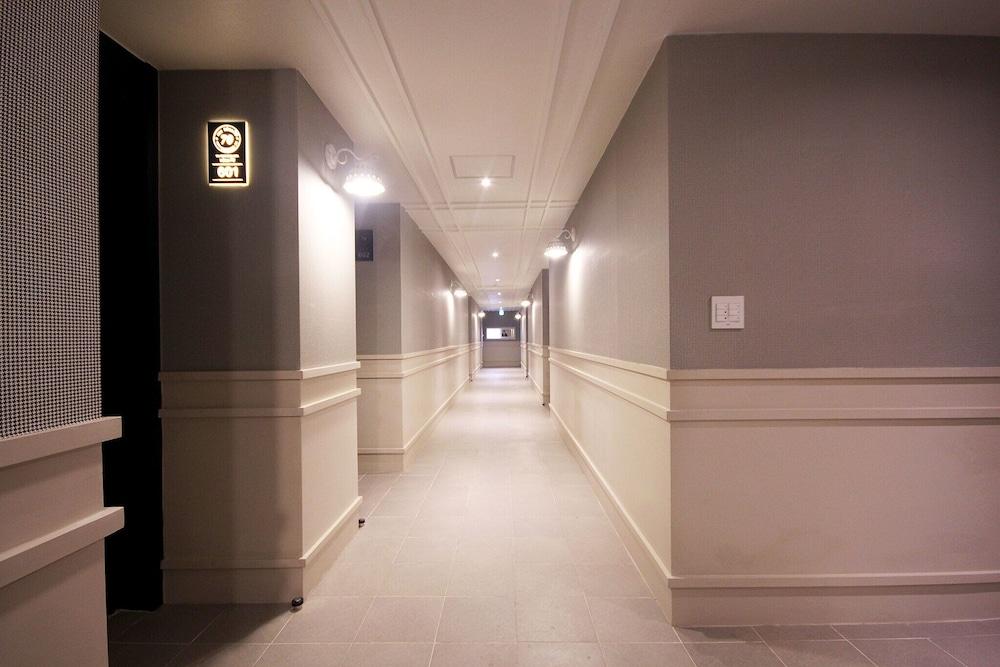 Vins 70 Hotel