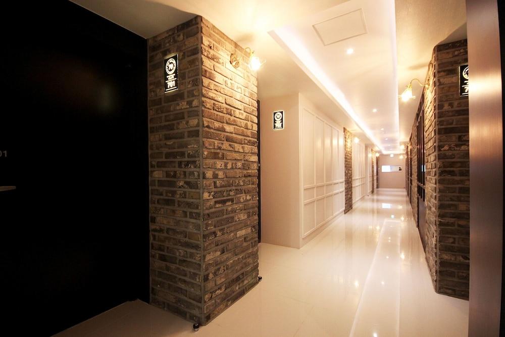 Vins 70 Hotel