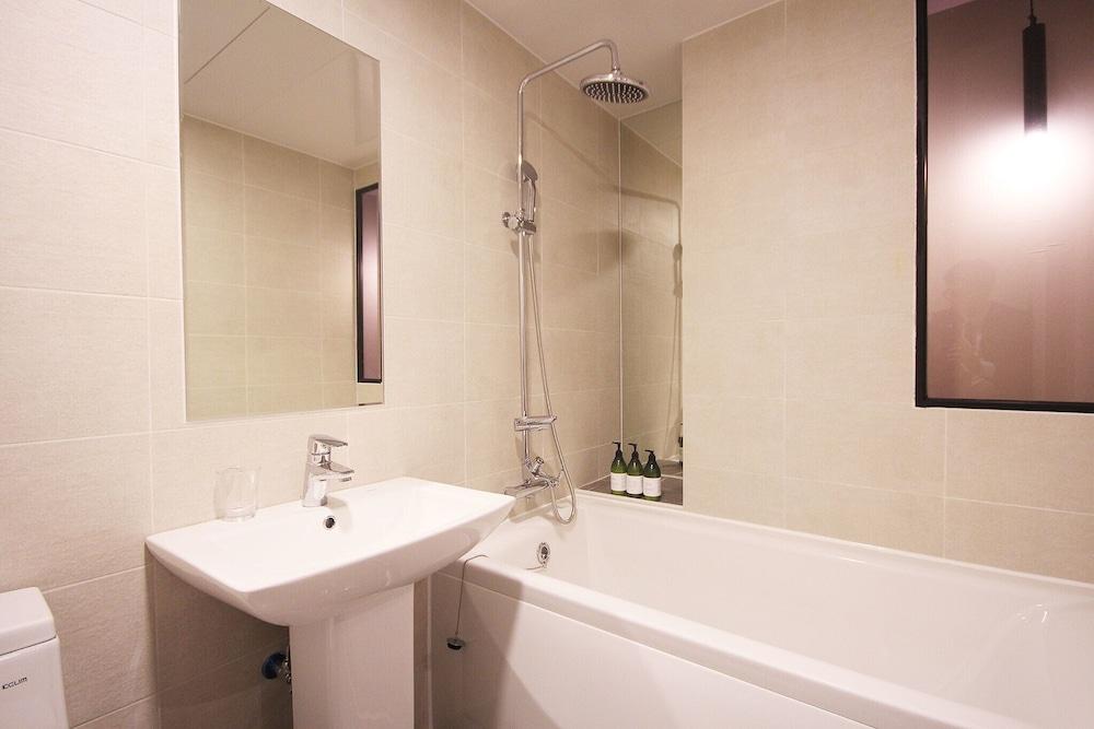 Vins 70 Hotel