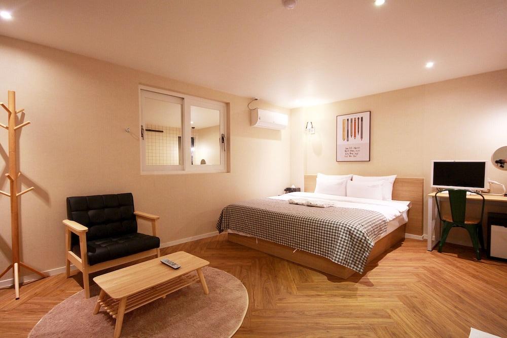 Vins 70 Hotel
