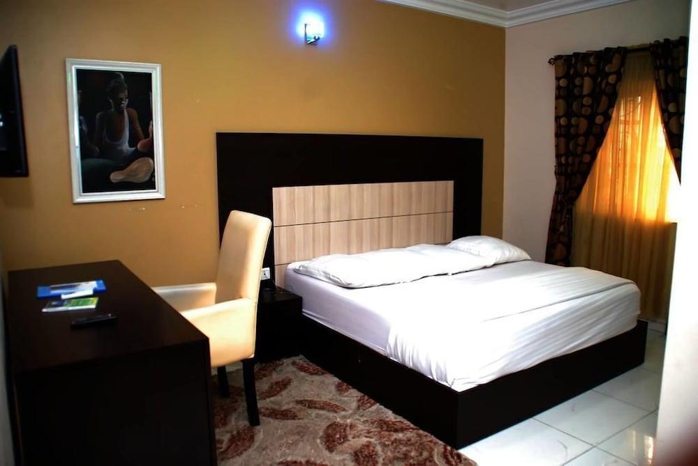 Meritz Hotels And Suites