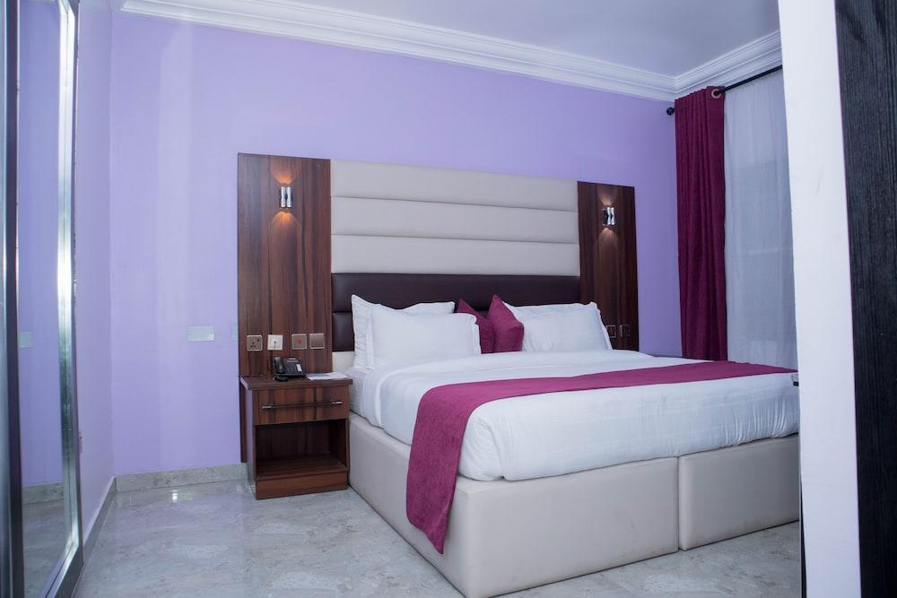Meritz Hotels And Suites