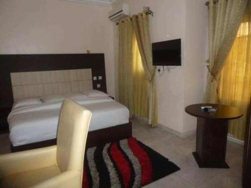 Meritz Hotels And Suites