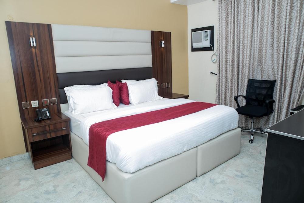Meritz Hotels And Suites
